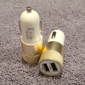 Lot of two 2-port USB car chargers